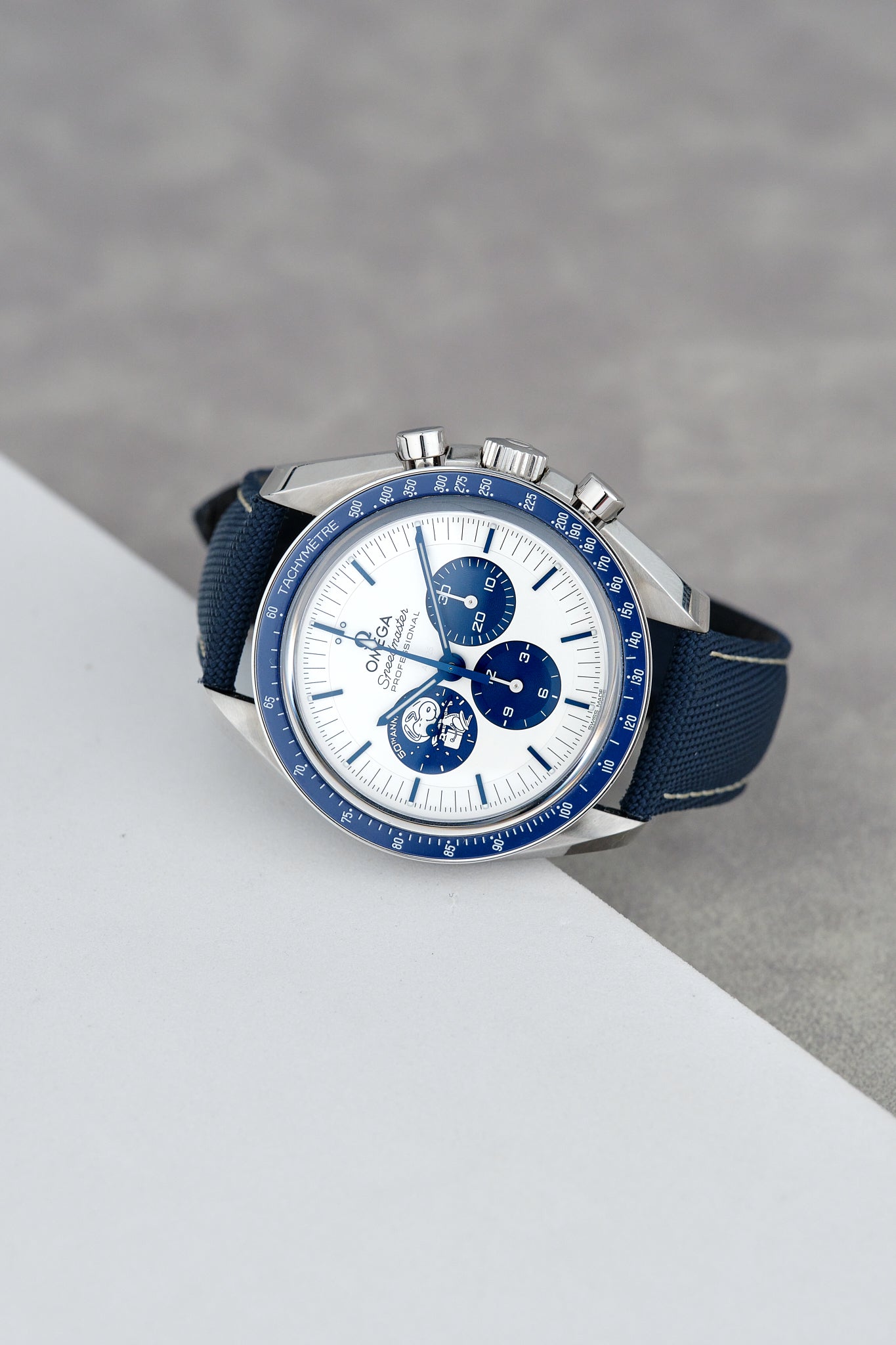 Snoopy OMEGASwatchMoonSwatchWhite 10月購入 Snoopy Snoopy OMEGASwatchMoonSwatchWhite 10月購入 Snoopy