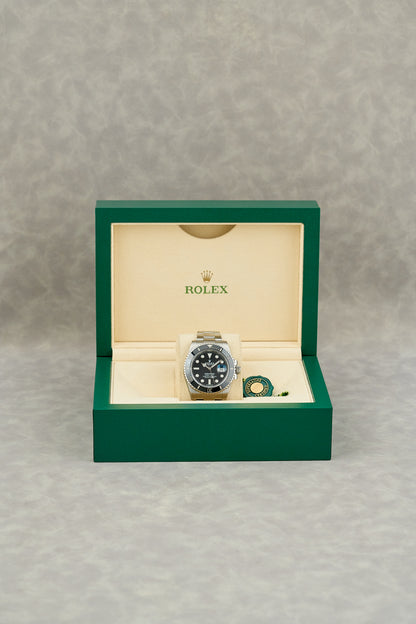 Rolex Submariner Date 40 Black 116610LN 2011